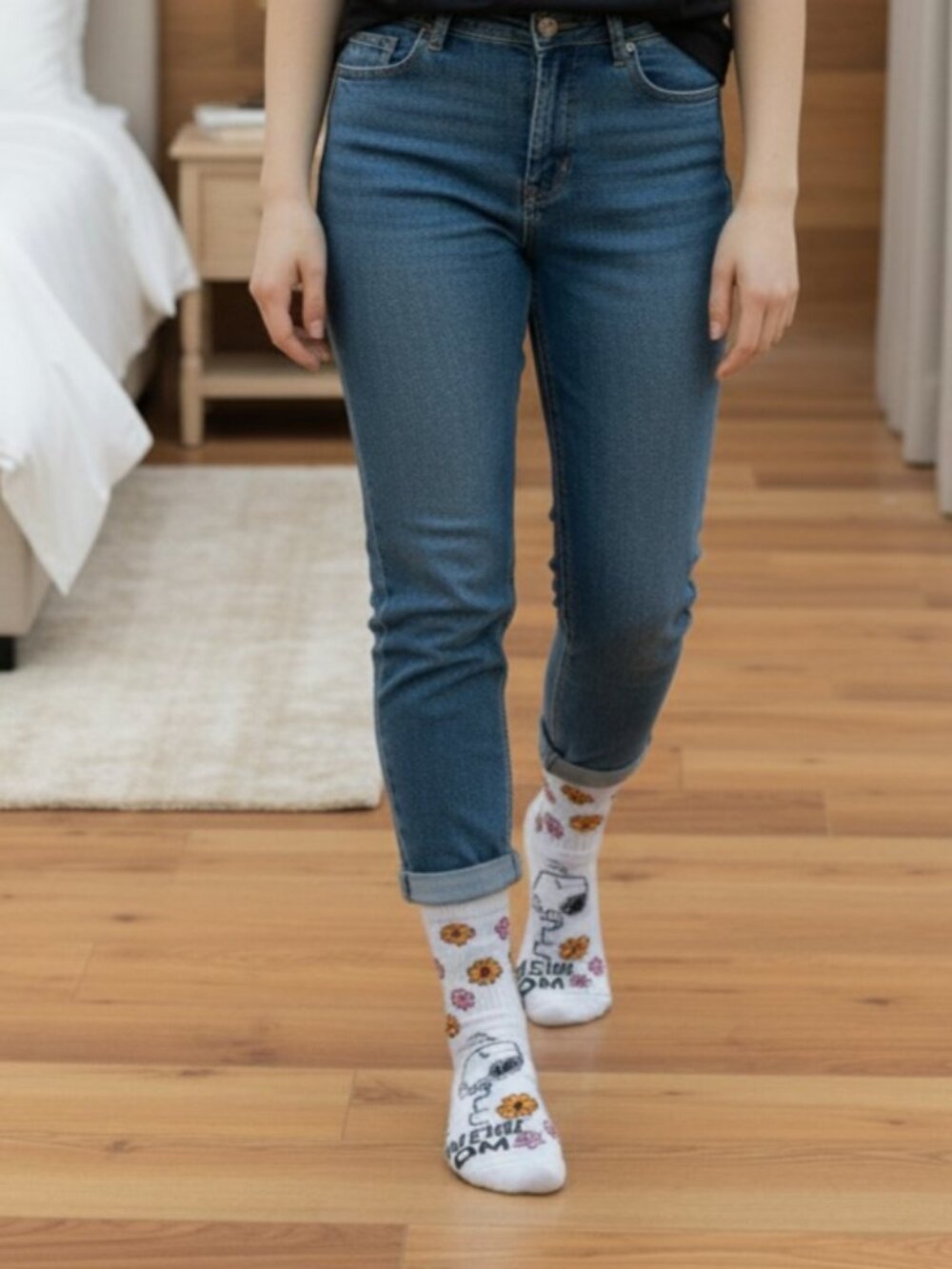 2-Pk Peanuts Womens Mid Crew Mom Socks Size 9-11 Fits Shoe Size 4-10 Lightweight - Picture 2 of 6